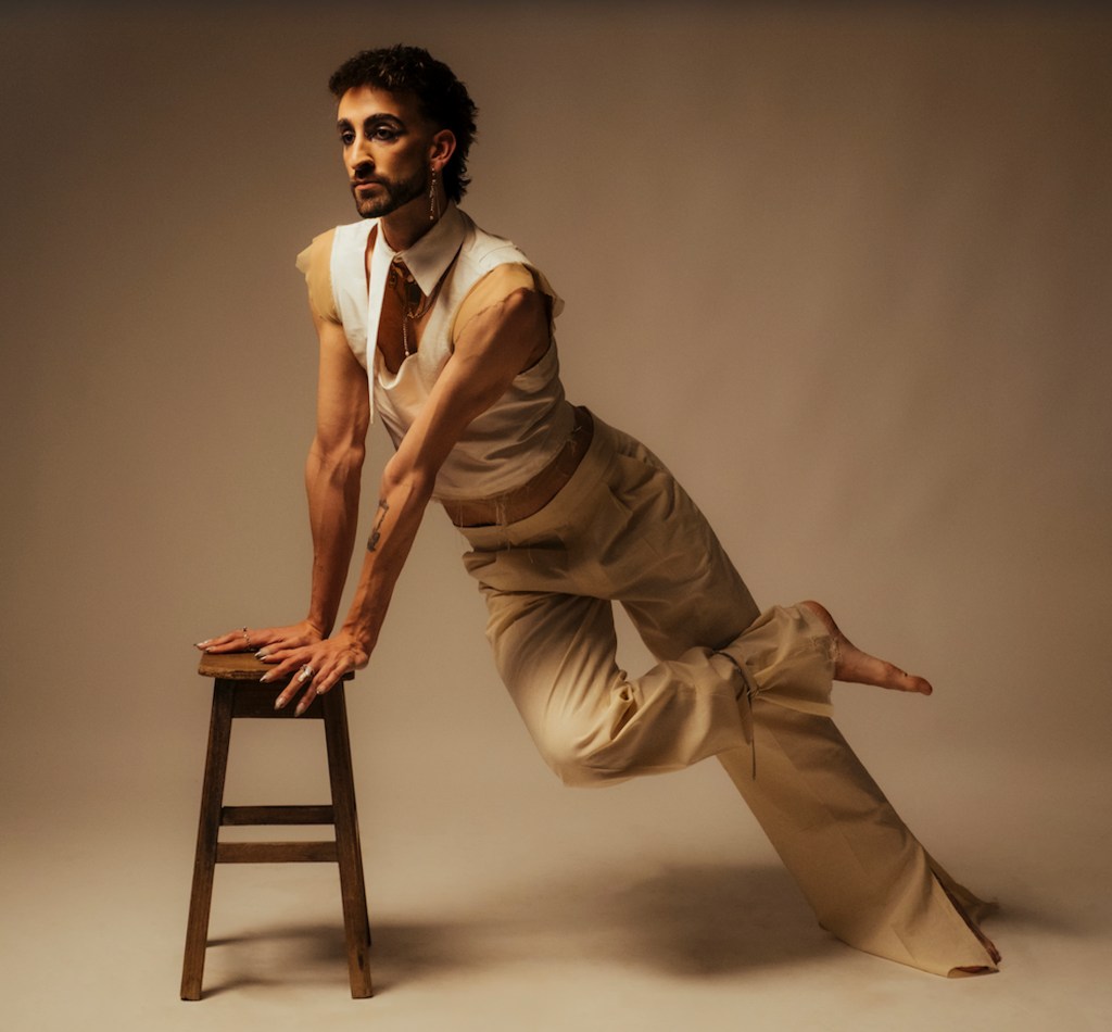 André Duarte leva universo queer pop de complexos ao Lisboa Ao Vivo com “Vozes de&nbsp;mim”