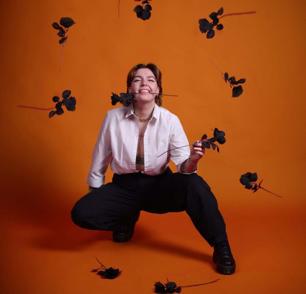 M Valverde lança “O Caminho de M”, EP que dá voz às vivências não binárias no indie-pop português