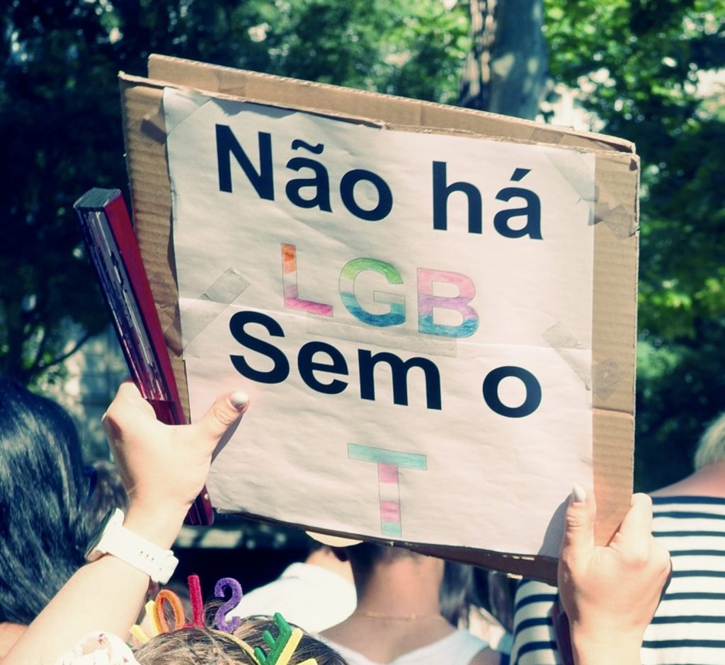 Sem mandato eleitoral e com menos audições: a revisão da lei da identidade de género avança a alta&nbsp;velocidade