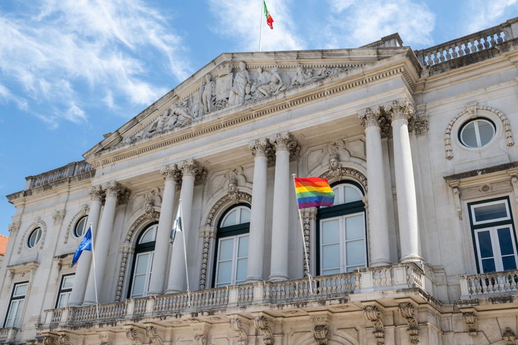 A guerra às bandeiras do Orgulho não é sobre&nbsp;bandeiras