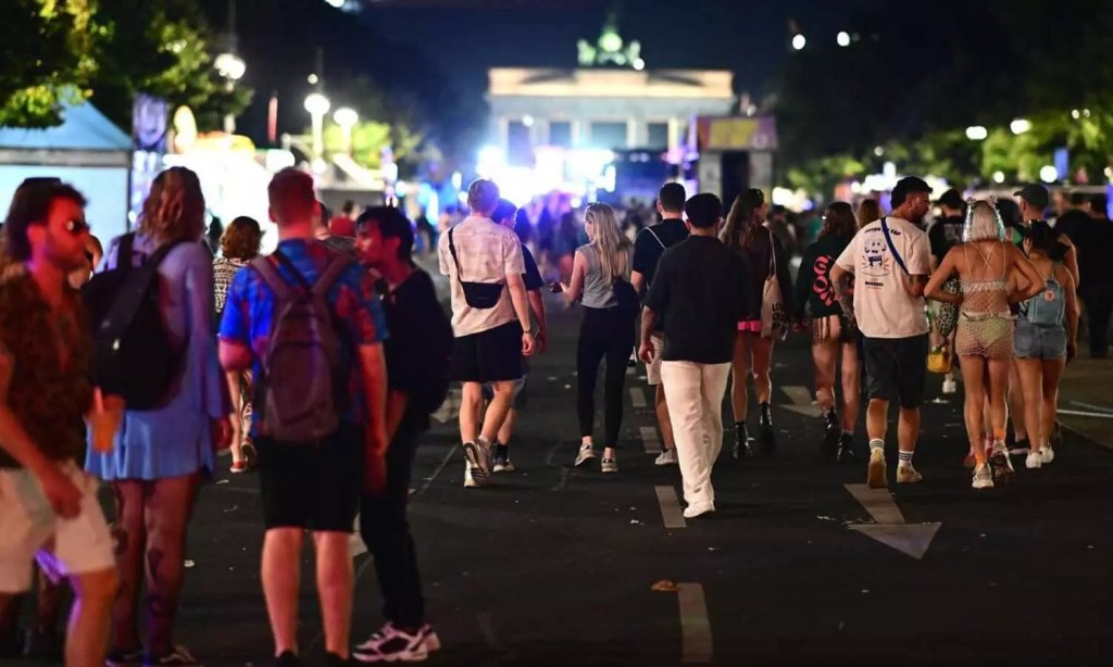 Ataque no Pride de Berlim faz um morto e 17 feridos. Mas a violência continuou também nas redes sociais